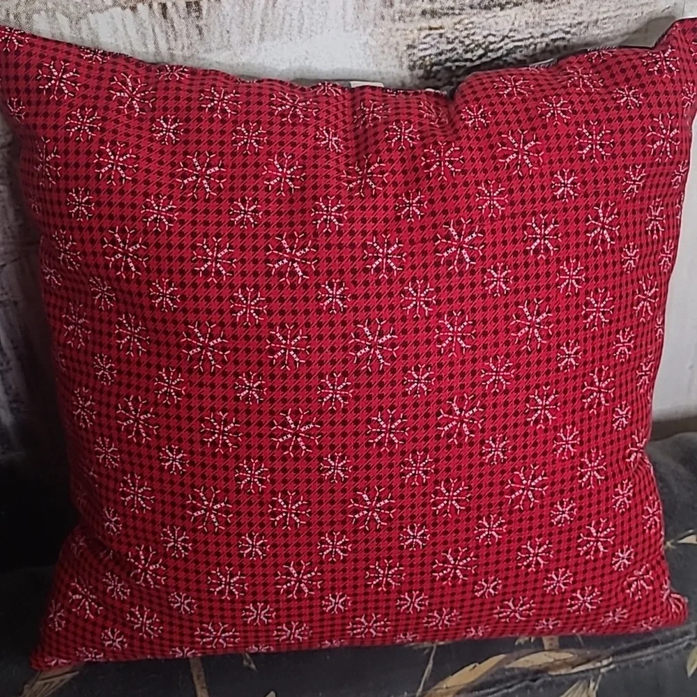 Set of 2 Decorative Red Black & White Winter Theme Snowflake Pillow Set